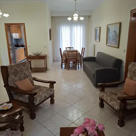Efesou Family דירה