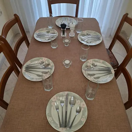 Efesou Family דירה